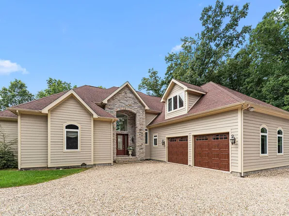 51323 Erich Ln, New Buffalo, MI 49117