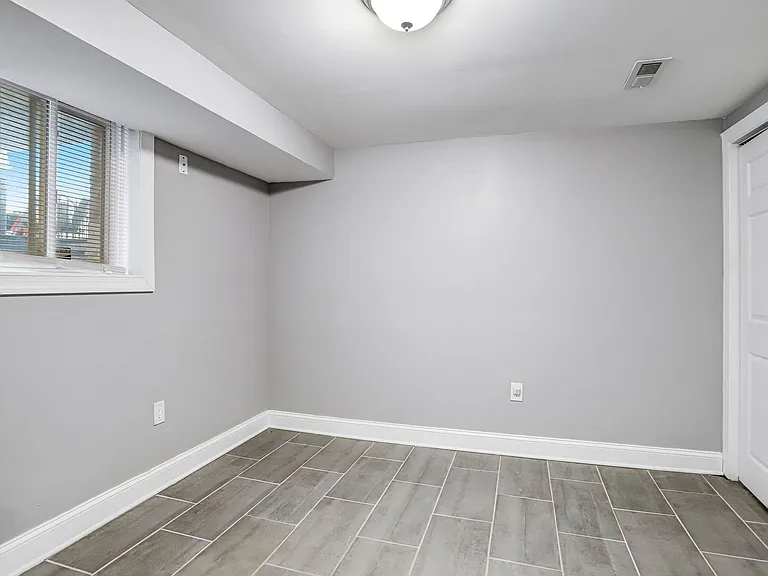 812 Burns St SE — Photo 23