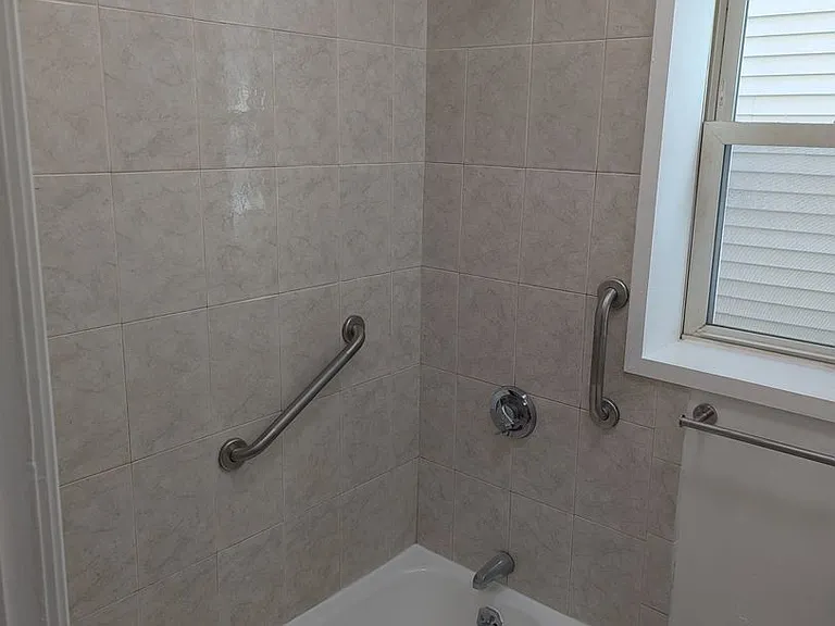 545 Revere St — Photo 9