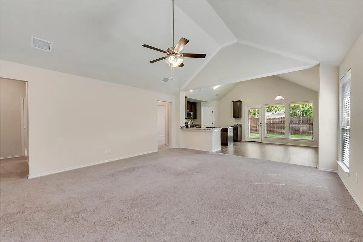 4 bed, 2.0 bath, 1741 sqft, $2,100 — Photo 2