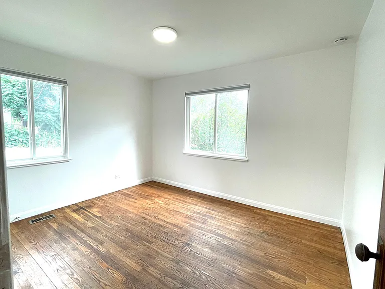 4895 Beach Ct — Photo 19