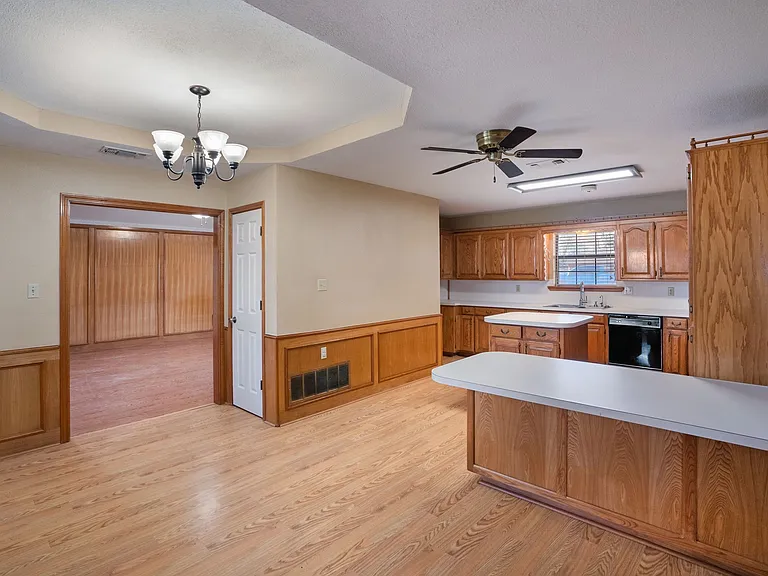 300 E Short St — Photo 10