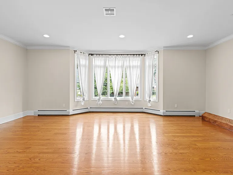 40 E Oakdene Ave #B — Photo 5