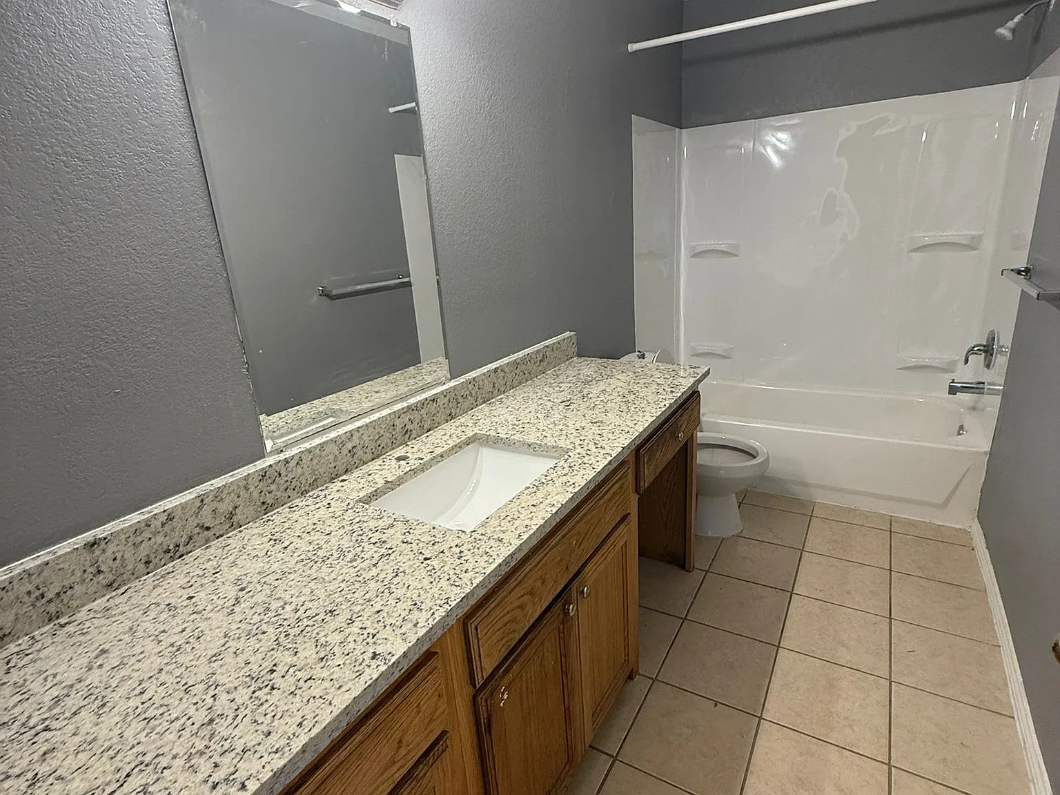 3 bed, 1200 sqft, $1,550 — Photo 3