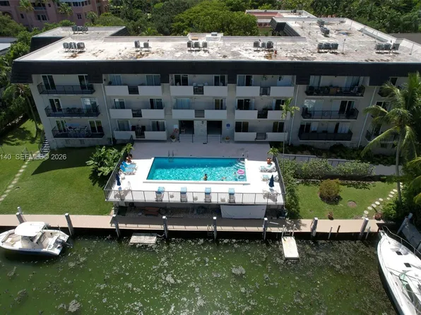 6815 Edgewater Dr APT 301, Coral Gables, FL 33133