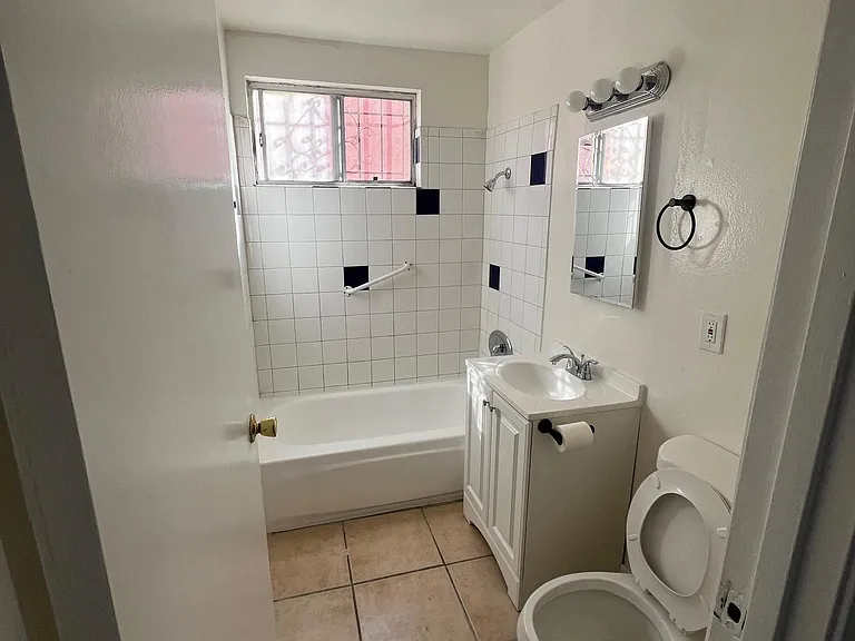 235 W 89th St — Photo 5