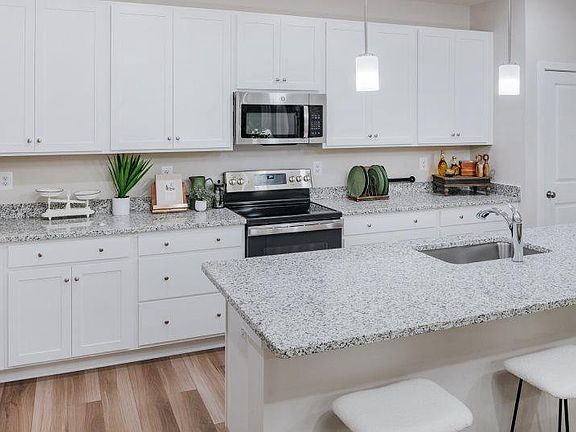 4th image of 17 Whispering Brook Ln #493