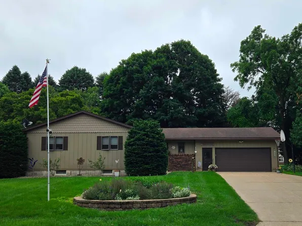 941 Woodland Rd, Cresco, IA 52136