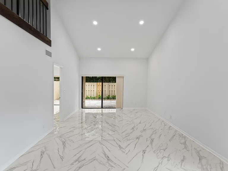 1400 NW 9th Ave #B-14 — Photo 5