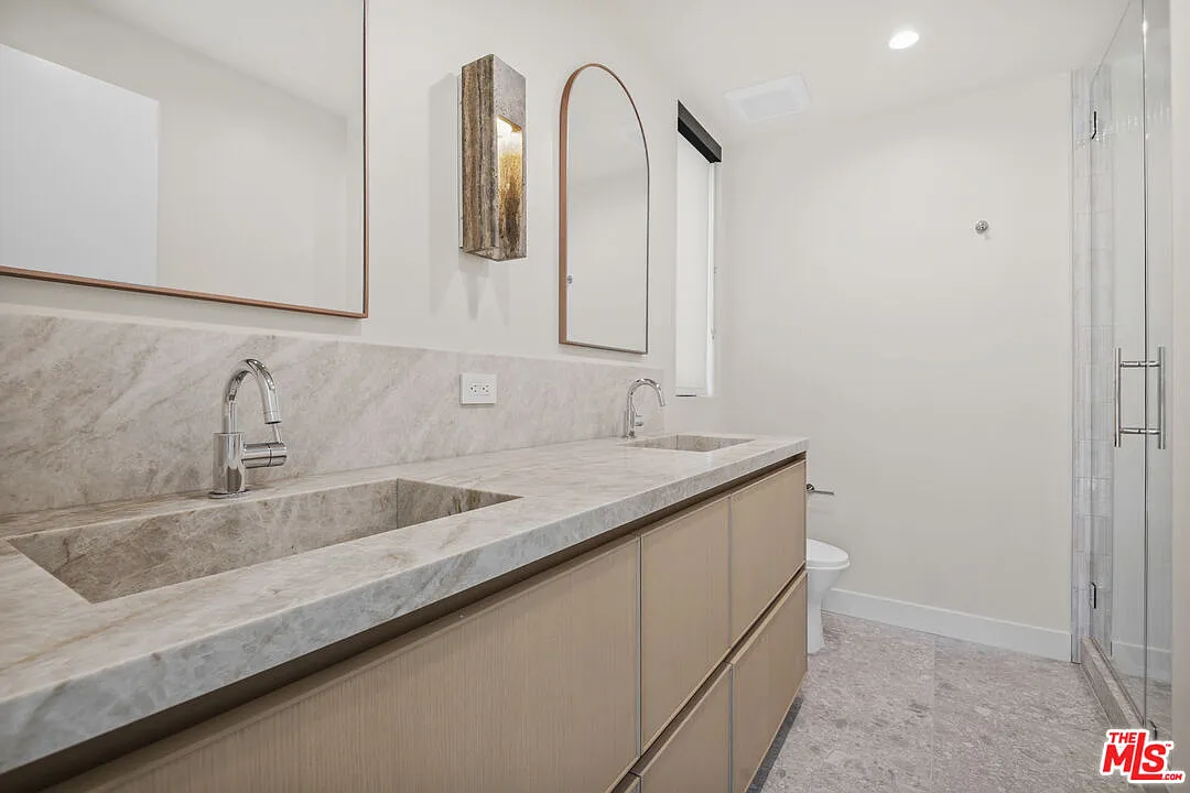 3 bed, 3.0 bath, 1500 sqft, $8,500 — Photo 4