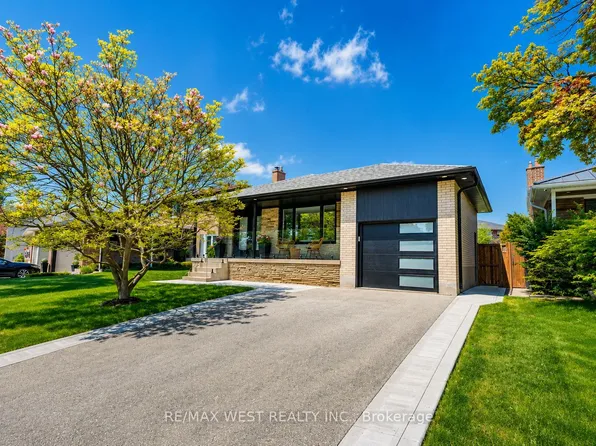 18 Torrington Dr, Toronto, ON M9C 3V5