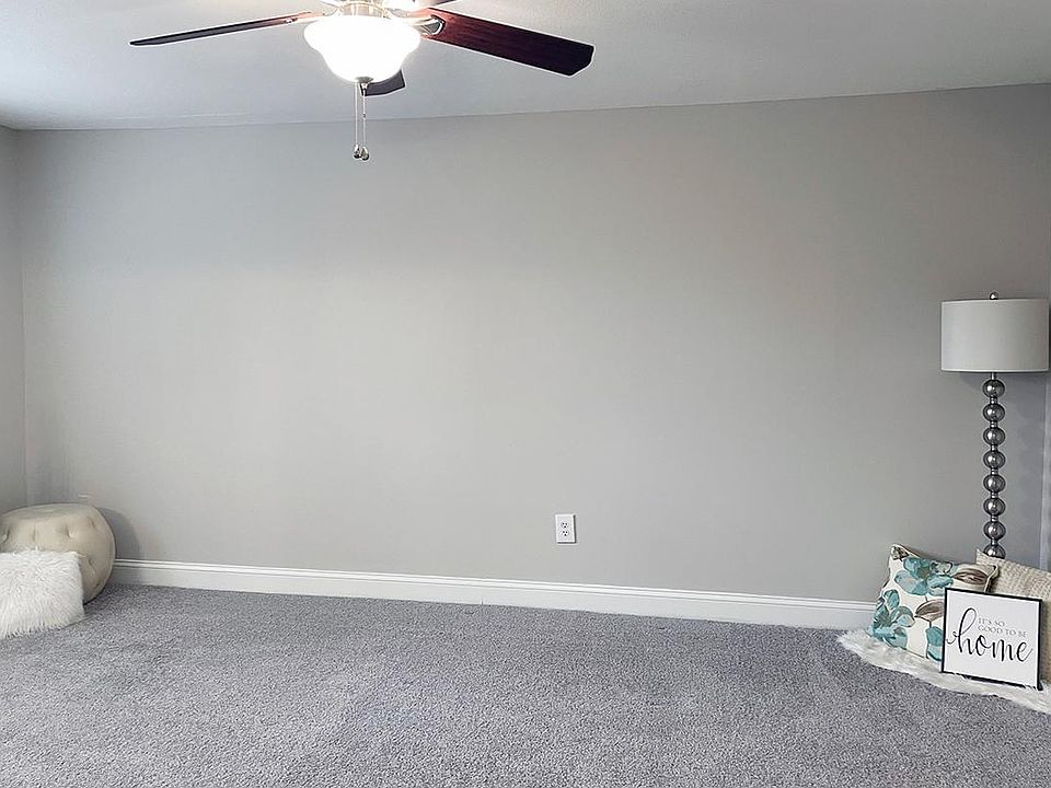 Our spacious studios will give you plenty of room to live comfortably. Living area features a ceiling fan and plush carpeting.