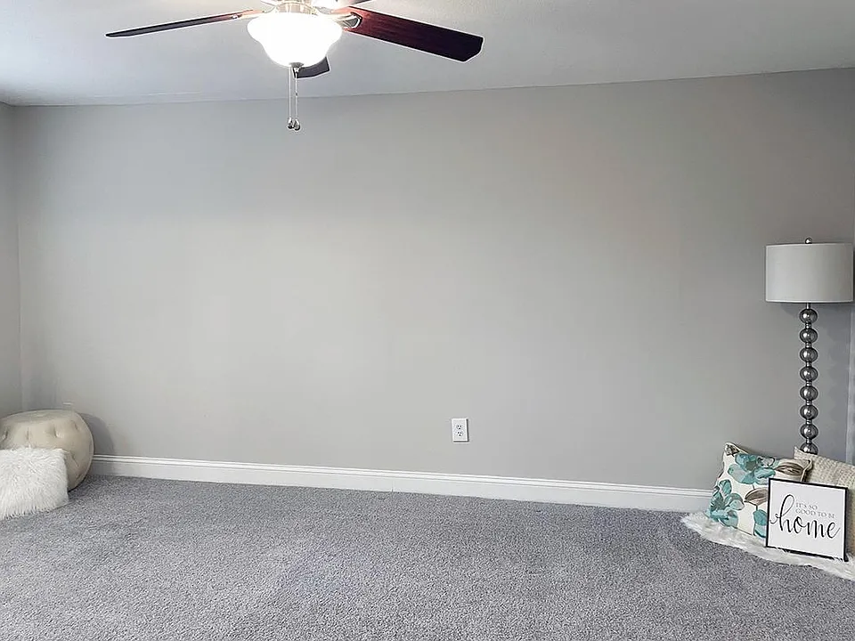 Our spacious studios will give you plenty of room to live comfortably. Living area features a ceiling fan and plush carpeting.