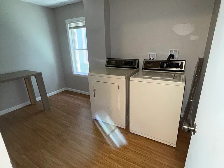 153-155 Benton St #153 — Photo 11