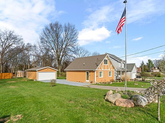 4th image of 11112 Greenview Ct
