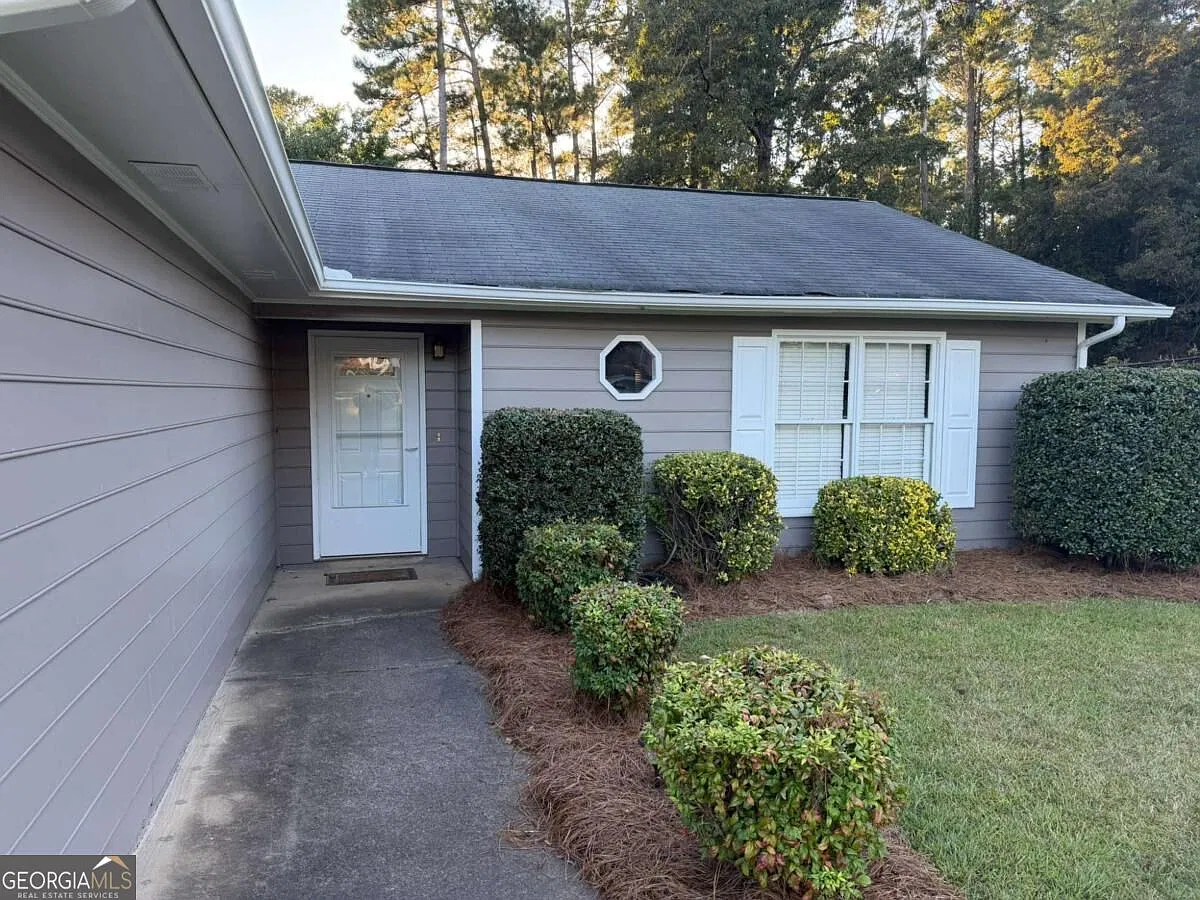 3 bed, 2.0 bath, 1251 sqft, $2,250 — Photo 3