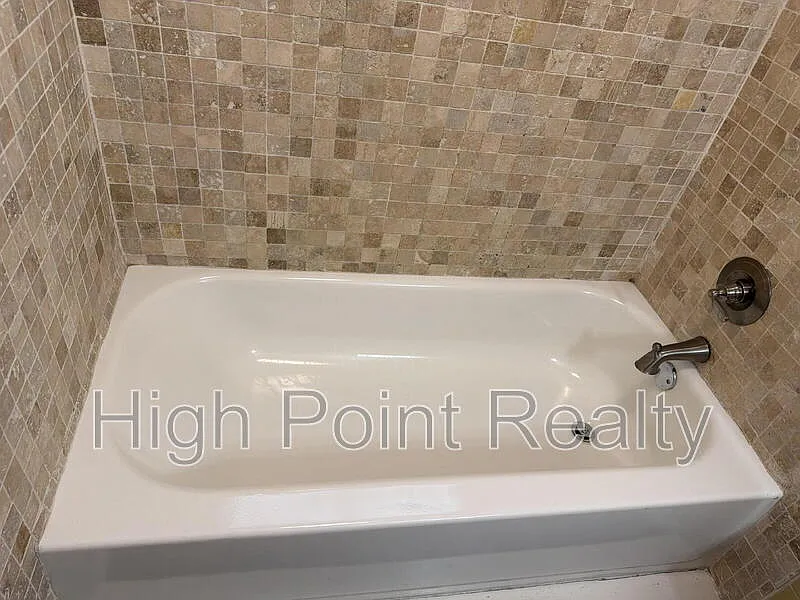 3 bed, 2.0 bath, 1342 sqft, $1,225 — Photo 2
