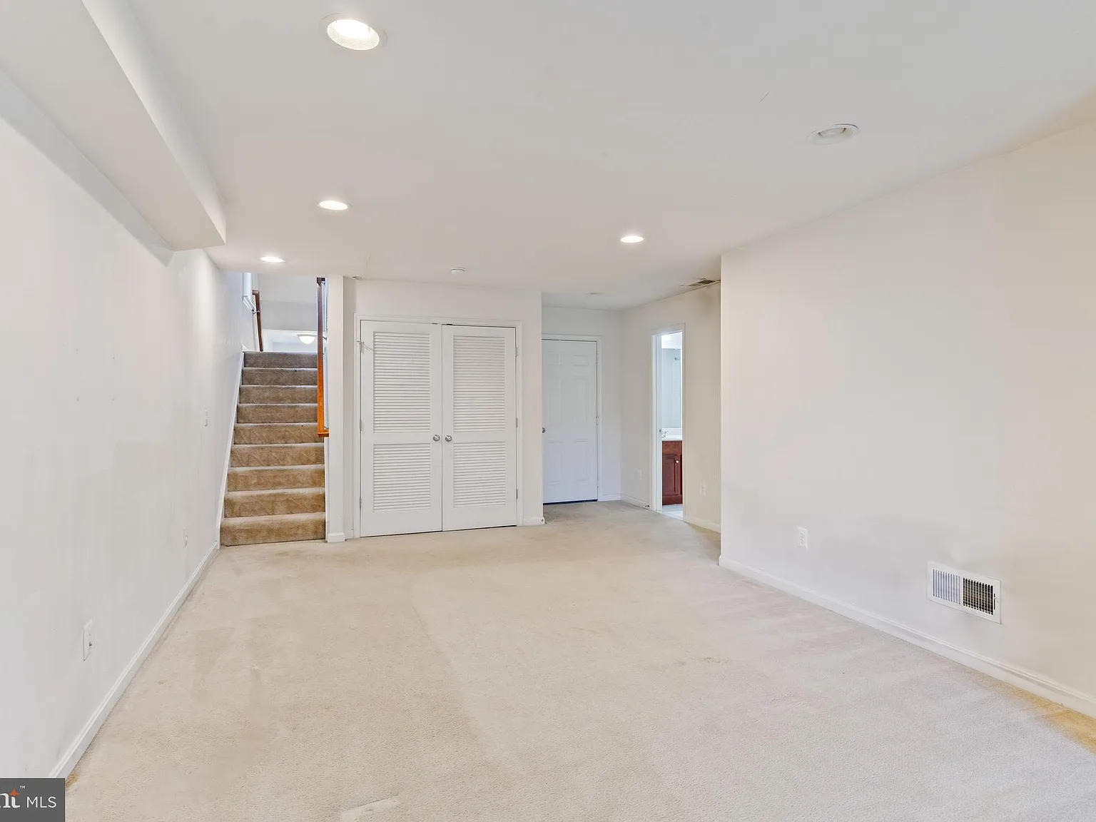 4 bed, 3.5 bath, 2880 sqft, $3,400 — Photo 4