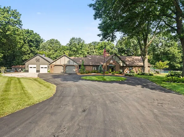 1555 Cardinal Dr, Saint Joseph, MI 49085