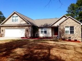 186 Lakeview Dr, Whispering Pines, NC 28327