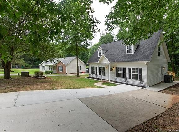 2nd image of 609 Cricketwood Ln