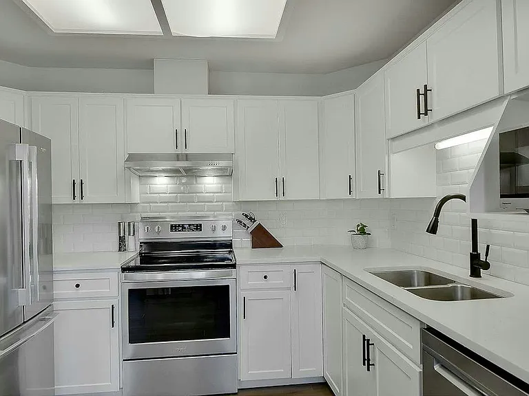 19358 Cusick Cres — Photo 1
