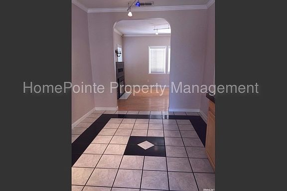 5th image of 4929 Sunshine Ln