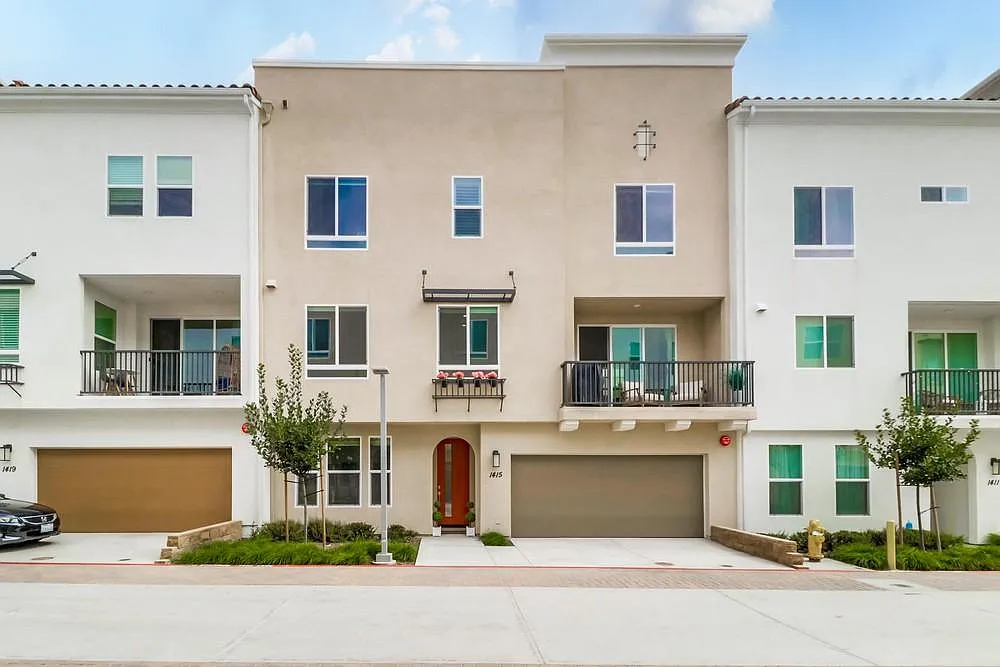 3 bed, 3.5 bath, 1938 sqft, $4,050 — Photo 1