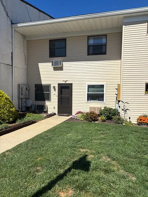 1334 W Wyomissing Blvd #V
