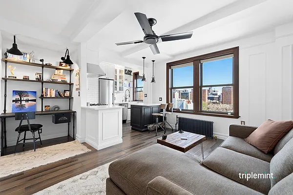 Sold by Triplemint | media 1