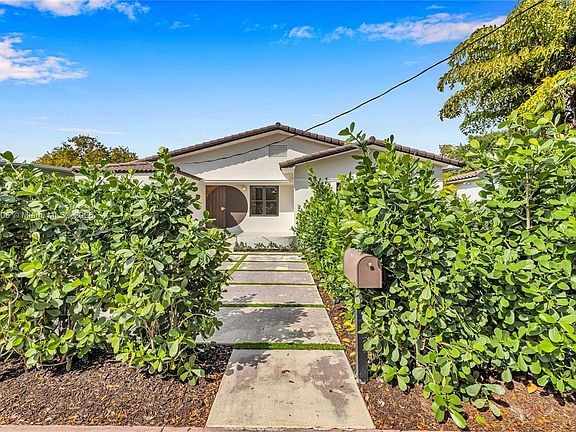 3rd image of 1323 Cleveland Rd