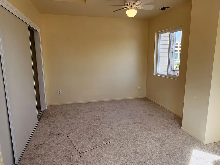 1723 Livingston Ln — Photo 14