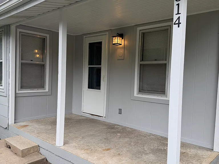 814 S Crysler Ave — Photo 2