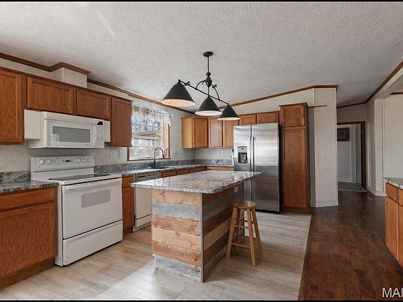 3rd image of 420 Dairy Rd