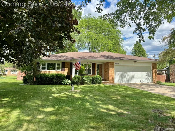 5449 S Genesee Rd, Grand Blanc, MI 48439