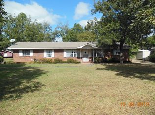 1104 Meadows Ln, Vidalia, GA 30474