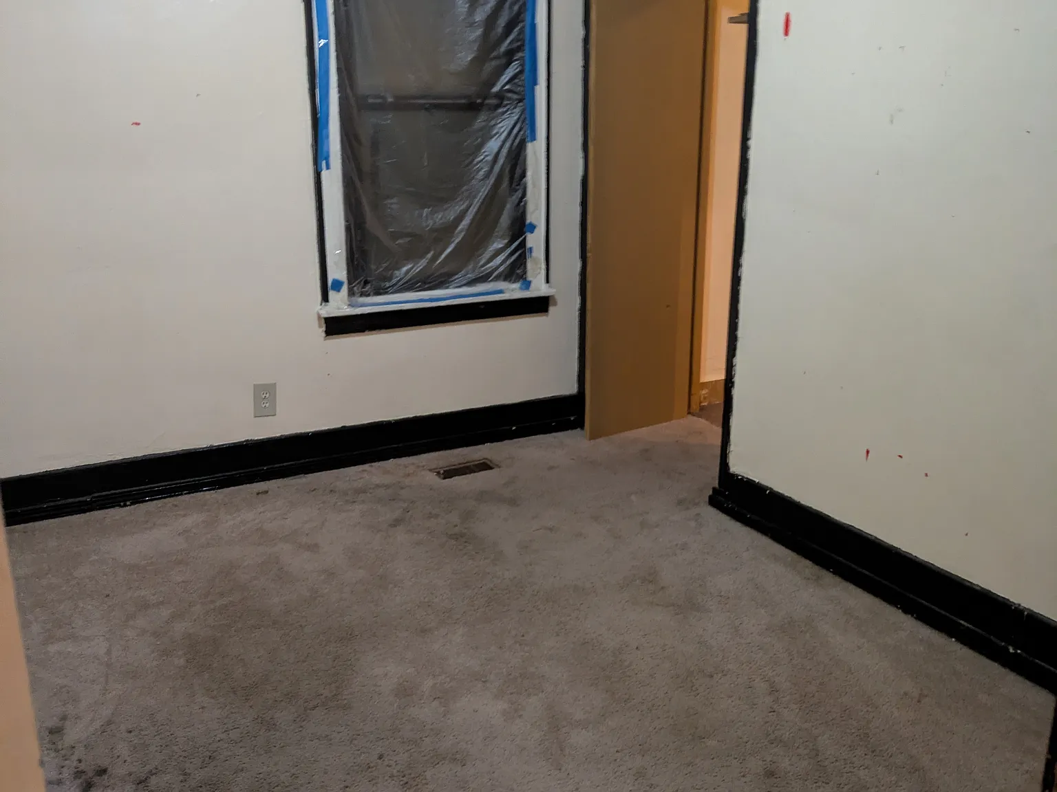 3 bed, 1000 sqft, $1,200 — Photo 4