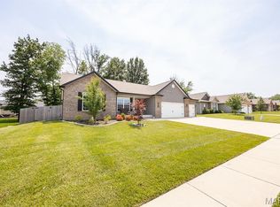 512 Glendale Dr, Troy, IL 62294