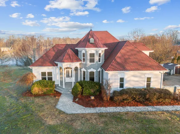 502 Trinity Ln, Burns, TN 37029