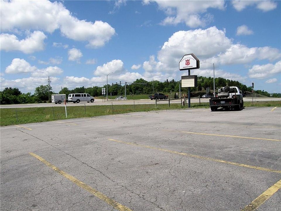 2nd image of 1917 Excelsior Rd