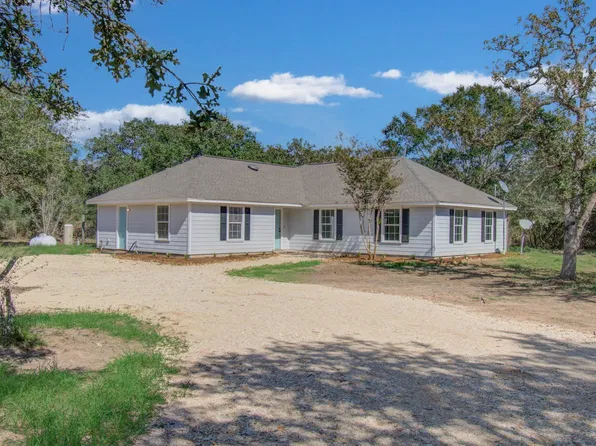 1060 Brandt Ln, Columbus, TX 78934