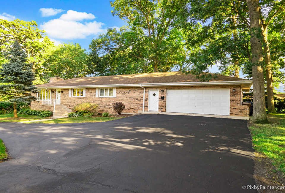 1st image of 219 Park Ln