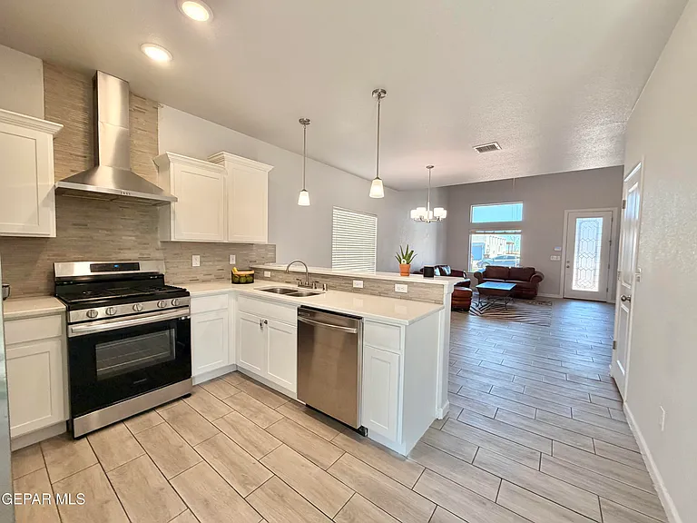 837 Magnolia Park St — Photo 14