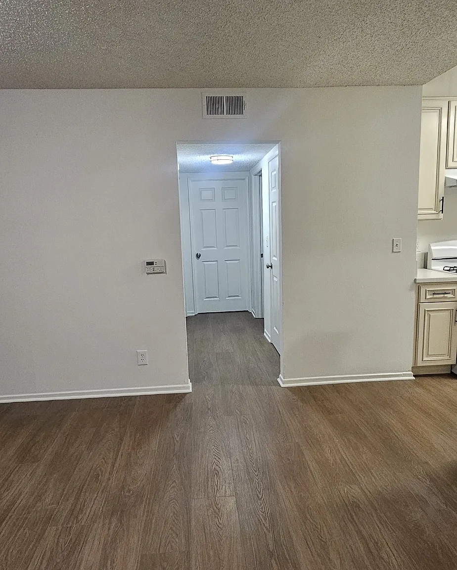 2 bed, 1100 sqft, $2,300 — Photo 3