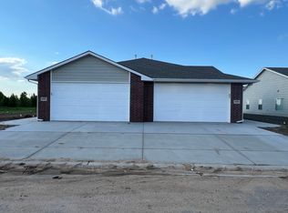 3749 S Bluelake Ct, Wichita, KS 67215