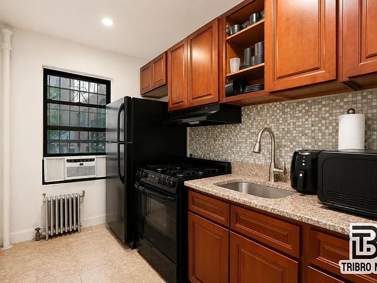 247 E 31st St #2A — Photo 2