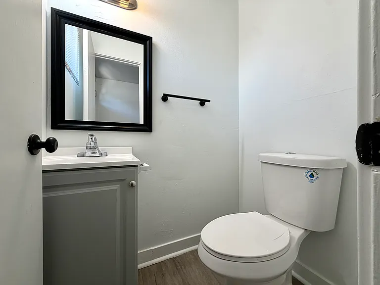 901 E Claremont St #5 — Photo 12