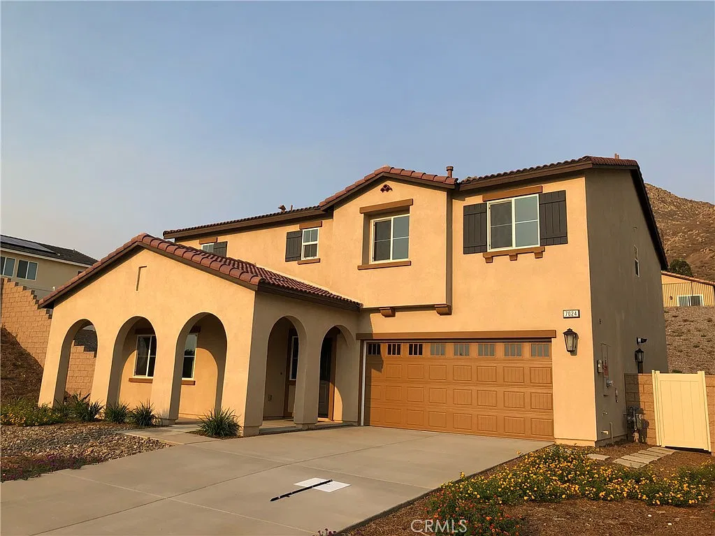 7 bed, 3.5 bath, 2833 sqft, $3,950 — Photo 1