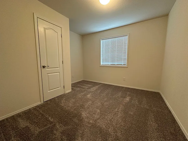 212 Las Flores Ave — Photo 7