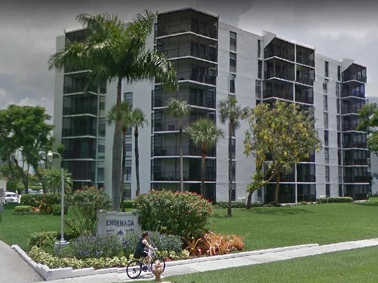 3401 N Country Club Dr #421 — Photo 18